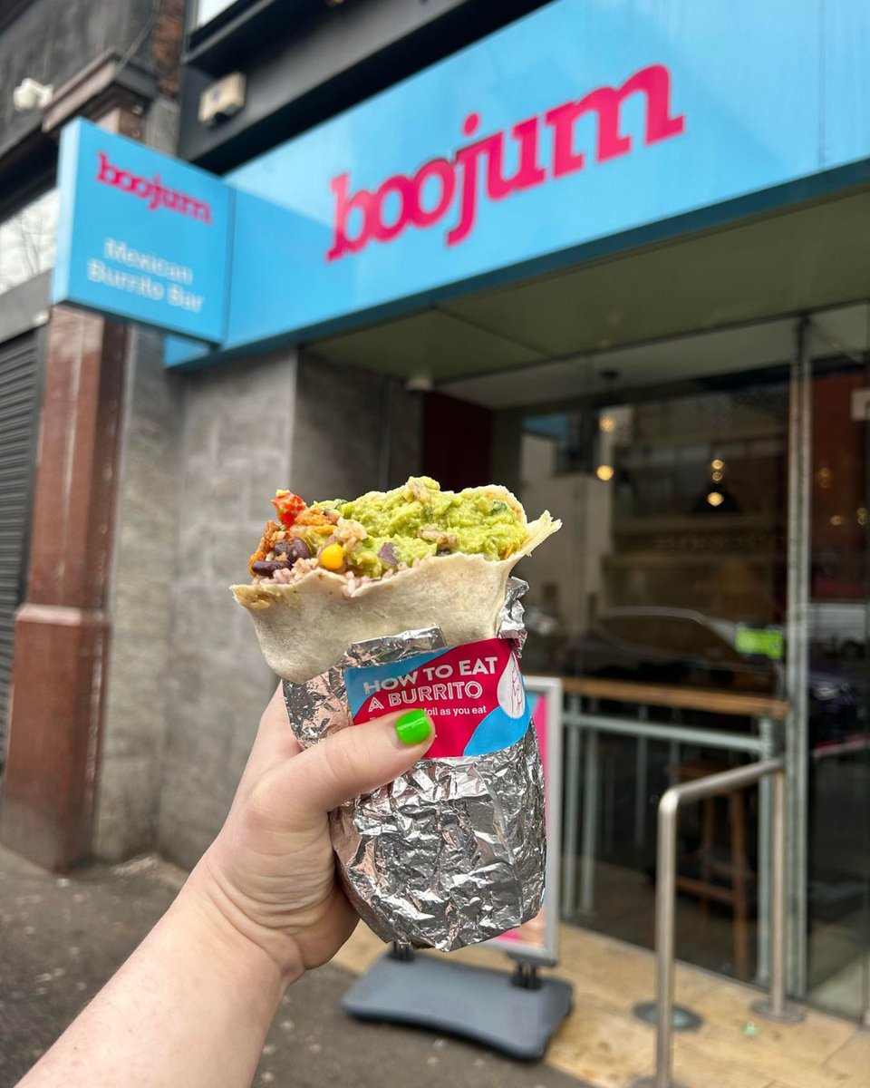 boojummex's tweet photo. Fridays were made for⦠chicken burritos, double guac and corn salsa #FridayFeeling
#boojum #boojummex #burrito #mexicanfood #guac #guacamole #food #foodporn https://t.co/VImqM69O6c
