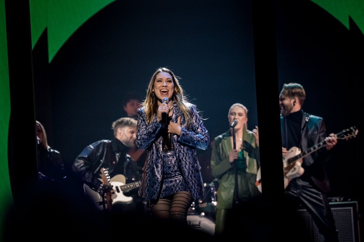 Līdz ar siltāku laiku arī noskaņojums pozitīvāks. Dziesma #Manifestē būs ideāls piektdienas līdzgaitnieks. 🌞

Klausies dziesmu šeit: youtube.com/watch?v=_9MJWw…
Foto: Lauris Vīksne