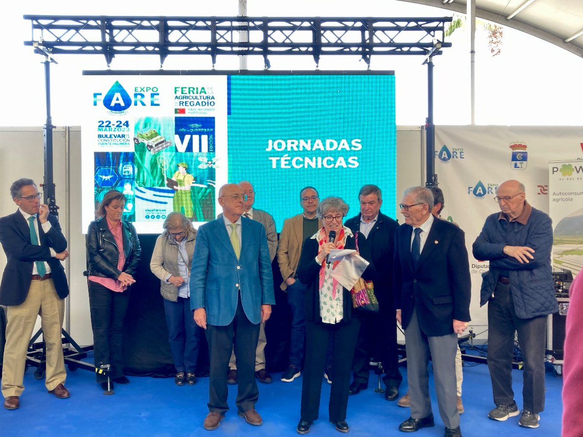 expofare's tweet photo. 📢💧 #ExpoFare23 - Entrega del reconocimiento a Dª. Helena Gómez Mcperson, en el acto homenaje a D. Luciano Mateos por la gran labor que desempeñó en IAS-CSIC.

👐🏻 Entregado por Rafael Gálvez y José Manuel Cepeda. #FERAGUA 

🔴 Síguenos en streaming: https://t.co/tG2Hpyoozh https://t.co/cHLlInVxuZ
