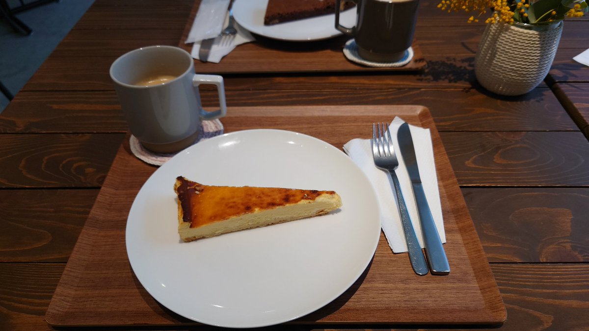 round_glasses_'s tweet photo. 無事卒業!
ペイフォワードでケーキも頂いてしまいました
美味しかった!
行く先にご縁も繋がりました
#awesomecafe https://t.co/cOQWRXQ6jk