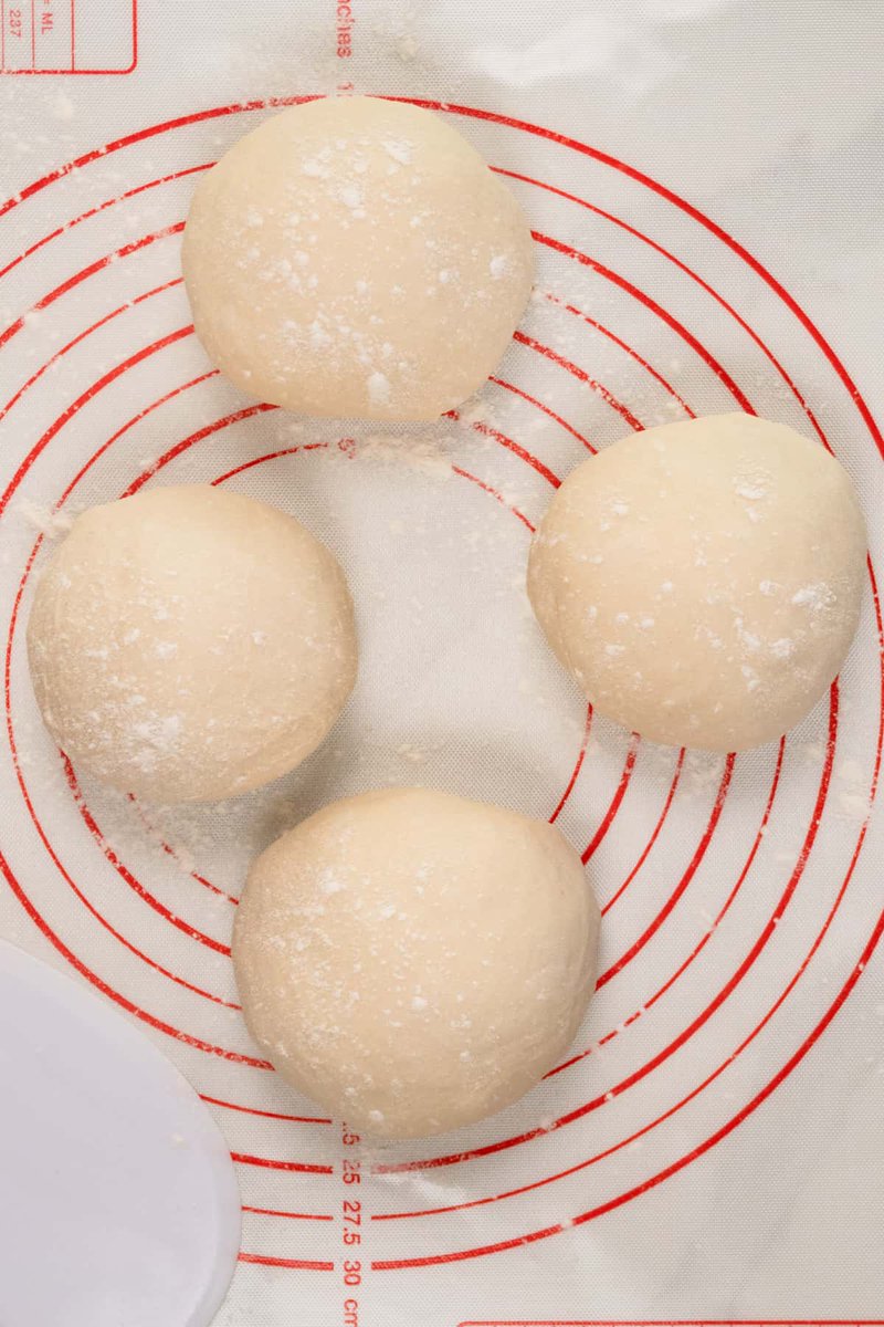 PlantBasedFolk's tweet photo. 5 minutes of kneading is all it takes with this easy pizza dough. ๐
๐ฅ What toppings would you use?
Get the recipe here https://t.co/MYLqFMoMXn #veganpizzadough #easypizzadough #plantbasedfolk #vegancooking #veganrecipes https://t.co/TkZS70AIGe