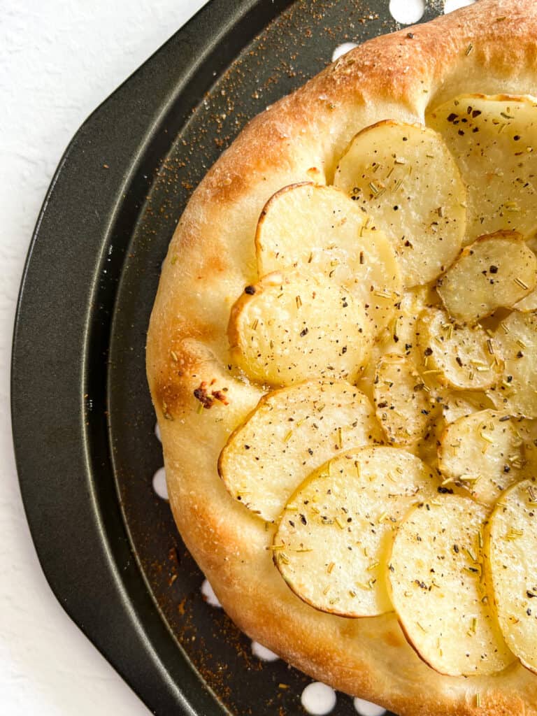 PlantBasedFolk's tweet photo. 5 minutes of kneading is all it takes with this easy pizza dough. ๐
๐ฅ What toppings would you use?
Get the recipe here https://t.co/MYLqFMoMXn #veganpizzadough #easypizzadough #plantbasedfolk #vegancooking #veganrecipes https://t.co/TkZS70AIGe