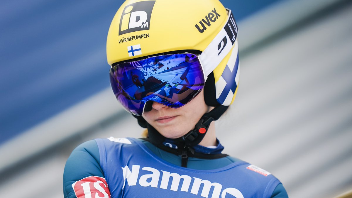 sjteamfin's tweet photo. 𝐋𝐚𝐡𝐭𝐢 𝐒𝐤𝐢 𝐆𝐚𝐦𝐞𝐬 | Naisten maailmancup huipentuu tänään Salpausselän 100-vuotisjuhlakisoihin. Eiköhän päätetä kausi vahvasti kotiyleisön edessä!

HS130 🕕 17:00 CET // 18:00 🇫🇮
Rautionaho, Kykkänen, Mattila

📺 @yleurheilu  &amp; @ViaplayUrheilu

@lahtiskigames | #sjteam https://t.co/91ZWyjacrq