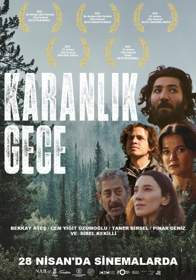 Bkmonline's tweet photo. Sırlar, aşklar, cevapsız sorular… O Karanlık Gece’de neler yaşandı?
Özcan Alper'den adalet arayışına dair çarpıcı bir film #KaranlıkGece 28 Nisan'da sinemalarda!

@oezcanalper @ates_brky @cemYUzumoglu @tanerbirsell @pinardeniz12 #SibelKekilli https://t.co/fUlmcUAPtt