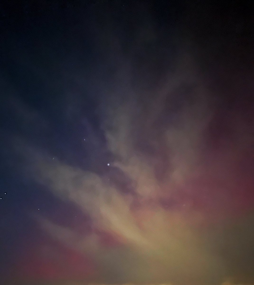smacker_mc's tweet photo. Out catching some #AuroraBorealis last night from Balbriggan Co Dublin - so glad to have experienced it 😍 🔭 💫 https://t.co/Yt3oocjgGp