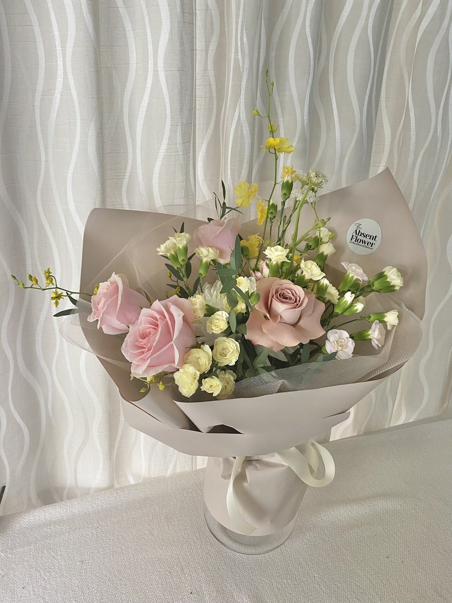 TheAbsentFlower's tweet photo. @rosegoldsof Yes you can get it yourself girls! As low as RM95 to make your day a little special! IG: @theabsentflower https://t.co/KVDnkwFIRV