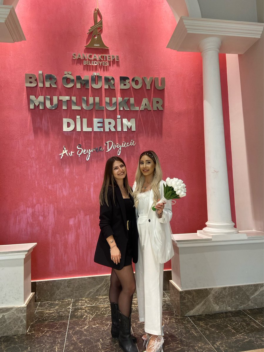 hilalnurboylu's tweet photo. Gözlerim yaşlı🥹 seni seviyorum hep mutlu ol biriciğim🤍 @mlscsr https://t.co/HJ5m2ixBm9