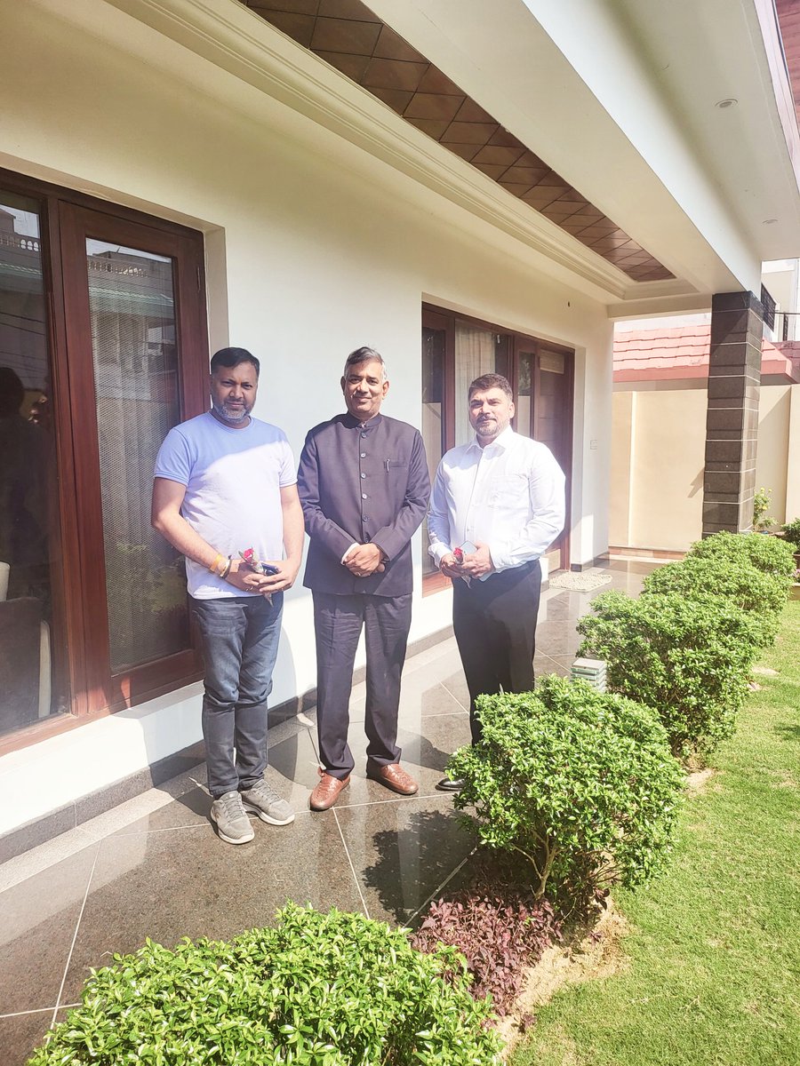 mdhimanshusingh's tweet photo. Glad to meet 4 times MP Mr. @gangacharanBJP Ji to discuss about our upcoming heritage project
He extended warm welcome and promised all kind of support to me and my friend/ big brother @ravitaurus CEO O&O Grp of Co.
#Canada
#opulencemanagementcorp
#oogcc
#UttarPradesh
#OOMSPL https://t.co/ep9cpAasxB