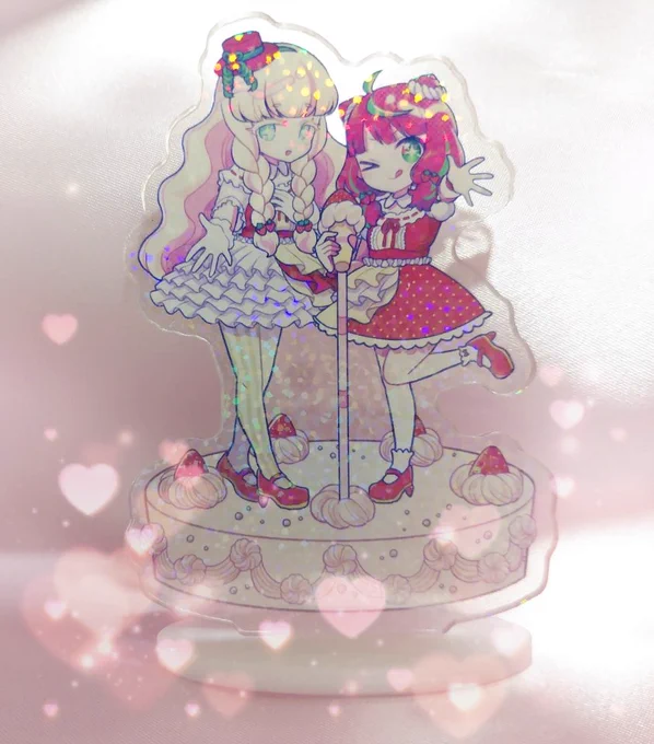 アクスタ無事届きました!ホログラムがキラキラでかわいいです白の楕円台座はお皿イメージです#メルメリィマーケット 