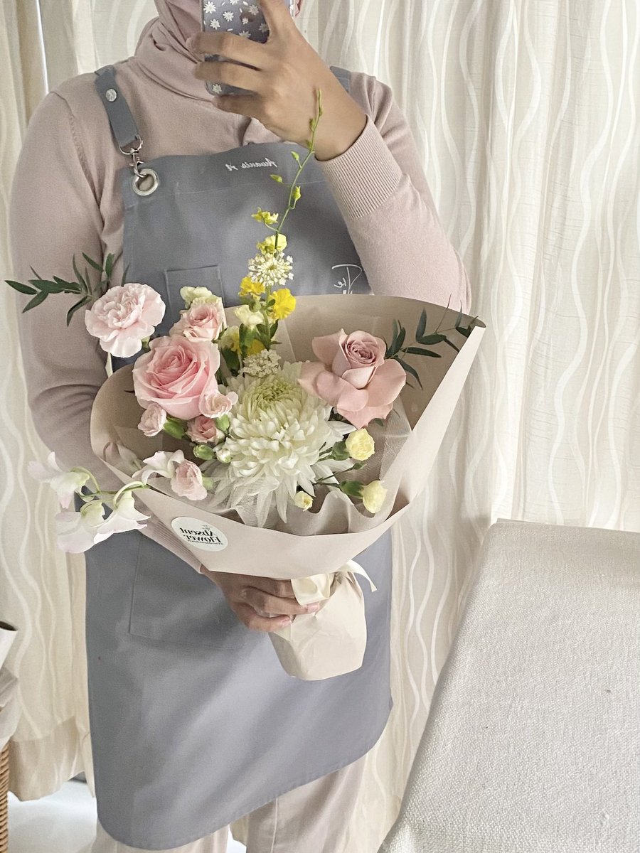 TheAbsentFlower's tweet photo. We have ready stock bouquet available from as low as RM95!
DM or whatsapp us to order https://t.co/HGwiM7SkJf

@MyBktJelutong @BJelutong https://t.co/iZNg61yPld
