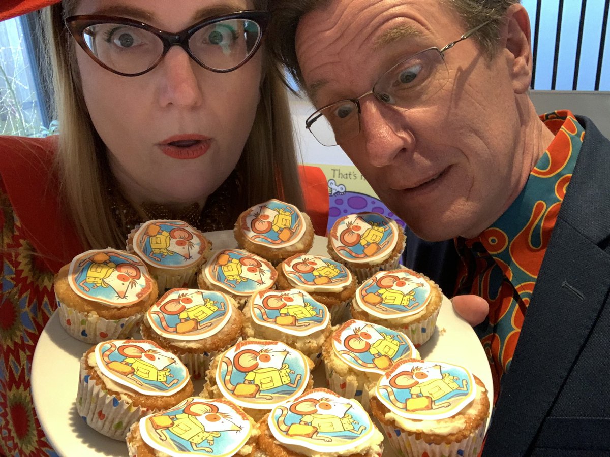 A joy of a day with @jabberworks & @philipreeve1 & the #AdventureMice🧡🐭📚
Thanks to Yeoford & Haywards Primary Schools for such a lovely welcome!
Donations from you lovely lot meant books for ALL the children 🙏✨
#ReadingForPleasure #AuthorVisits #IndieBookshop #HatsOfTwitter