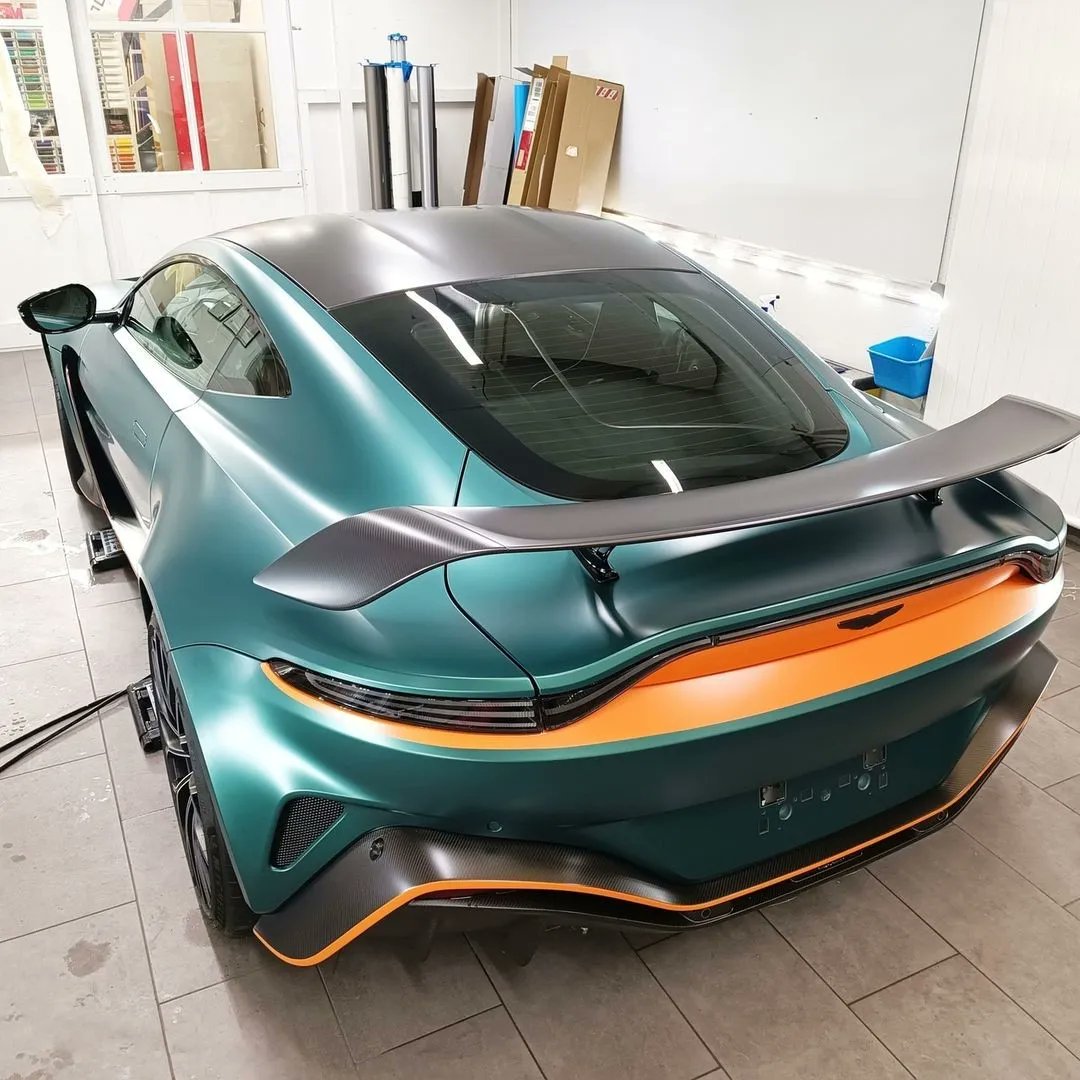 Forever young - Aston Martin Vintage V12 beskyttet med Hexis Bodyfence Matt. <a href="/hexisgraphics/">HEXIS Graphics</a> #ppf #bodyfence #wrap #carwrap #vinylwrap #vinylwraps #wrapping #wrappedcars #ppfwrap #hexisgraphics #carprotection  #vehiclewrap #astonmartinvintage #astonmartin buff.ly/3ihaLzP