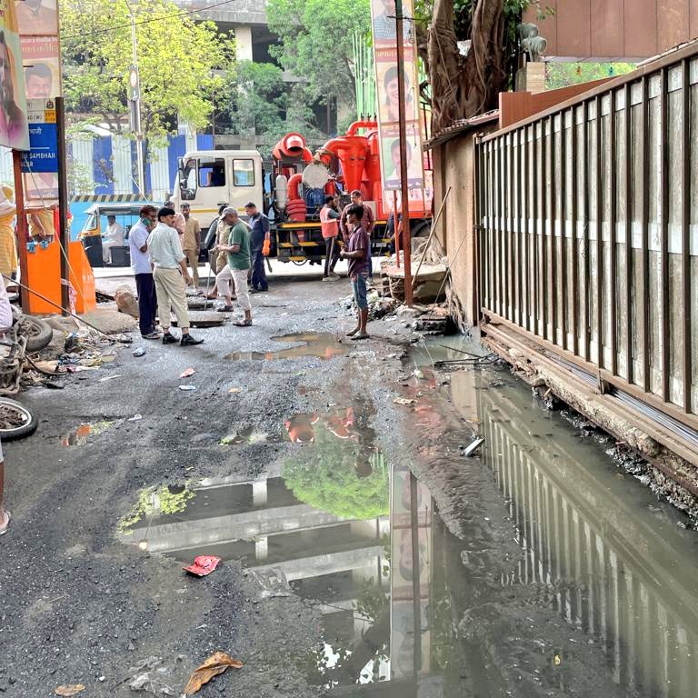 mybmcWardT's tweet photo. @AshitD @mybmc @mybmcSWM @MulundMumbai @mulund_info @mieknathshinde @CMOMaharashtra @mihirkotecha @KiritSomaiya @Medhabjp @Dev_Fadnavis Sir, your complaint has been attended. Please check attached pictures herewith. https://t.co/yyBTfwKENy