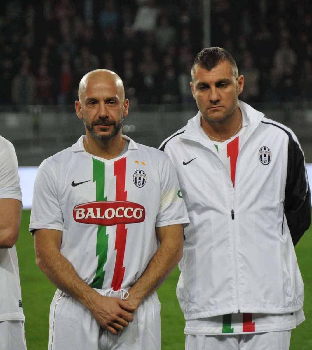 micheleuras2's tweet photo. @vieri_bobo .... dovresti chiedere i diritti a @SalvioEspo per il taglio alla Savastano..... https://t.co/HjvGQaUVTc