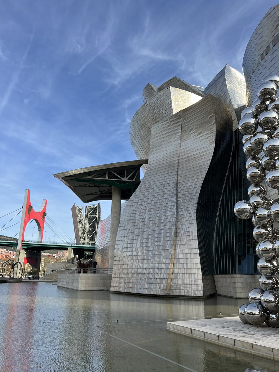 ML_ArtsPla's tweet photo. Projet PEAC pour nos élèves de 3emes: en quoi la culture et les arts peuvent-ils permettre de redynamiser une ville?
Découverte de la ville de Bilbao (Espagne)- JOUR 2: le Musée Guggenheim nouvel emblème de la ville. https://t.co/RppSOgs8aG