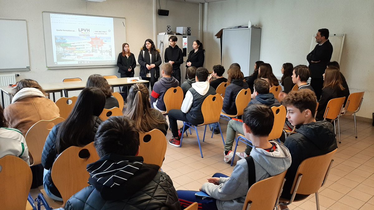 RancStephane's tweet photo. 21 mars accueil d'une classe de 4e du Clg Charles De Gaulle de Guilherand-Granges, dans le cadre du dispositif "connaissez-vous ma formation ?" Les élèves de TBCPro AGOrA ont témoignés devant les collégiens qui ont visité les différents plateaux techniques. De riches échanges ! https://t.co/HJoDtaqKyU