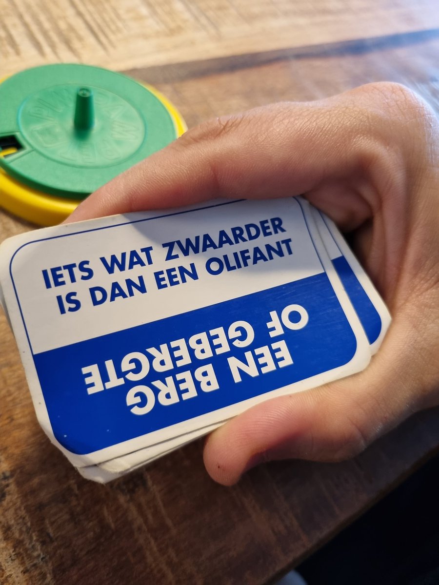 Lenicka48863680's tweet photo. We doen een spelletje op het werk. Een cliënt geeft het antwoord "Lenicka" en ligt zelf helemaal in een deuk. Joe bedankt hè! #humor #grappig #highfive #ikhouervan #ikzorg #severinus https://t.co/jpiQN0xnqi