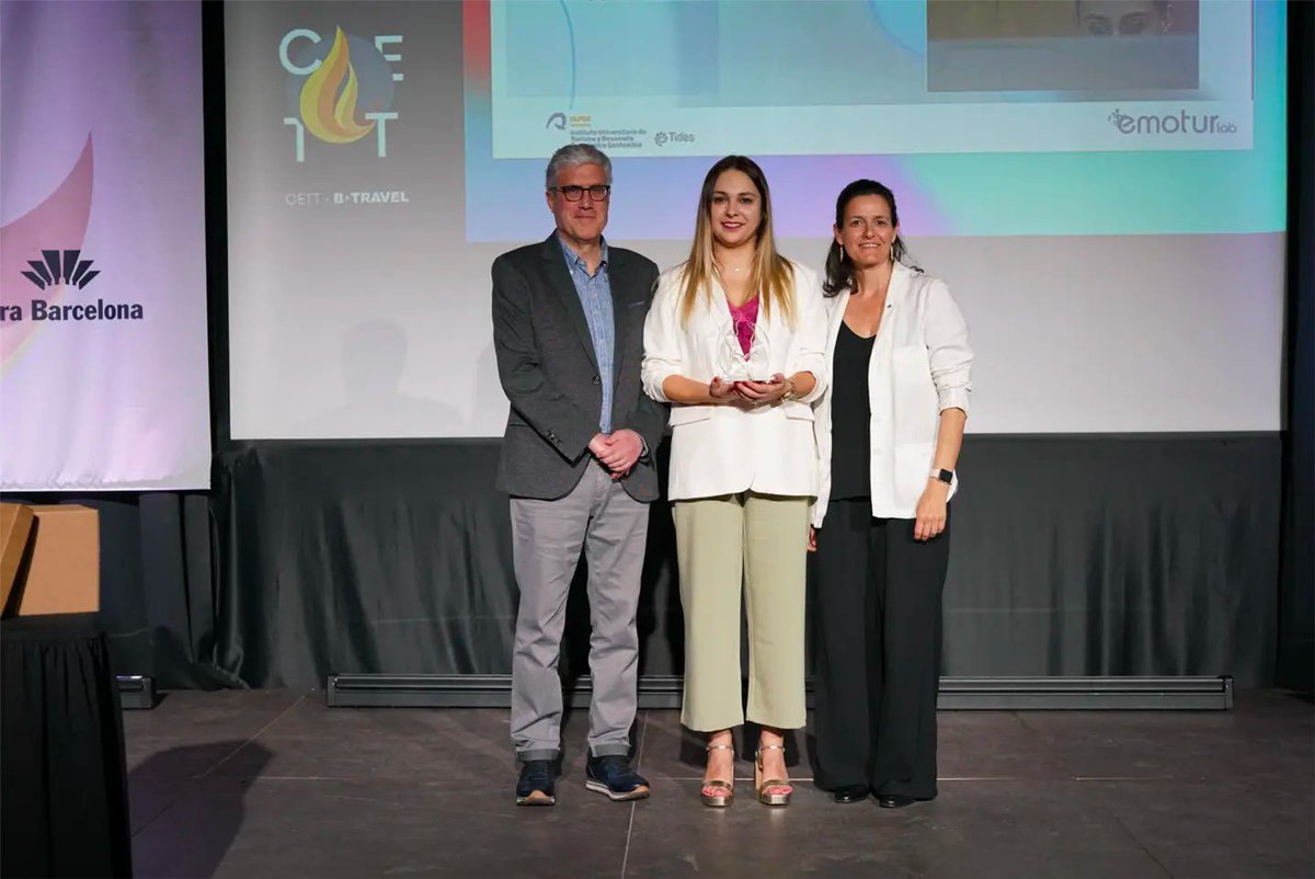 turismecat's tweet photo. 🏆Lliurem el #PremisAlimara #ThroughResearch a Euro-Emotour (@emoturlab): "The journey towards digitalisation”.
🗨️@MartaDomenech1: “Invertir en talent és invertir en el futur de les empreses i del sector”. https://t.co/CfdNIB6gUM