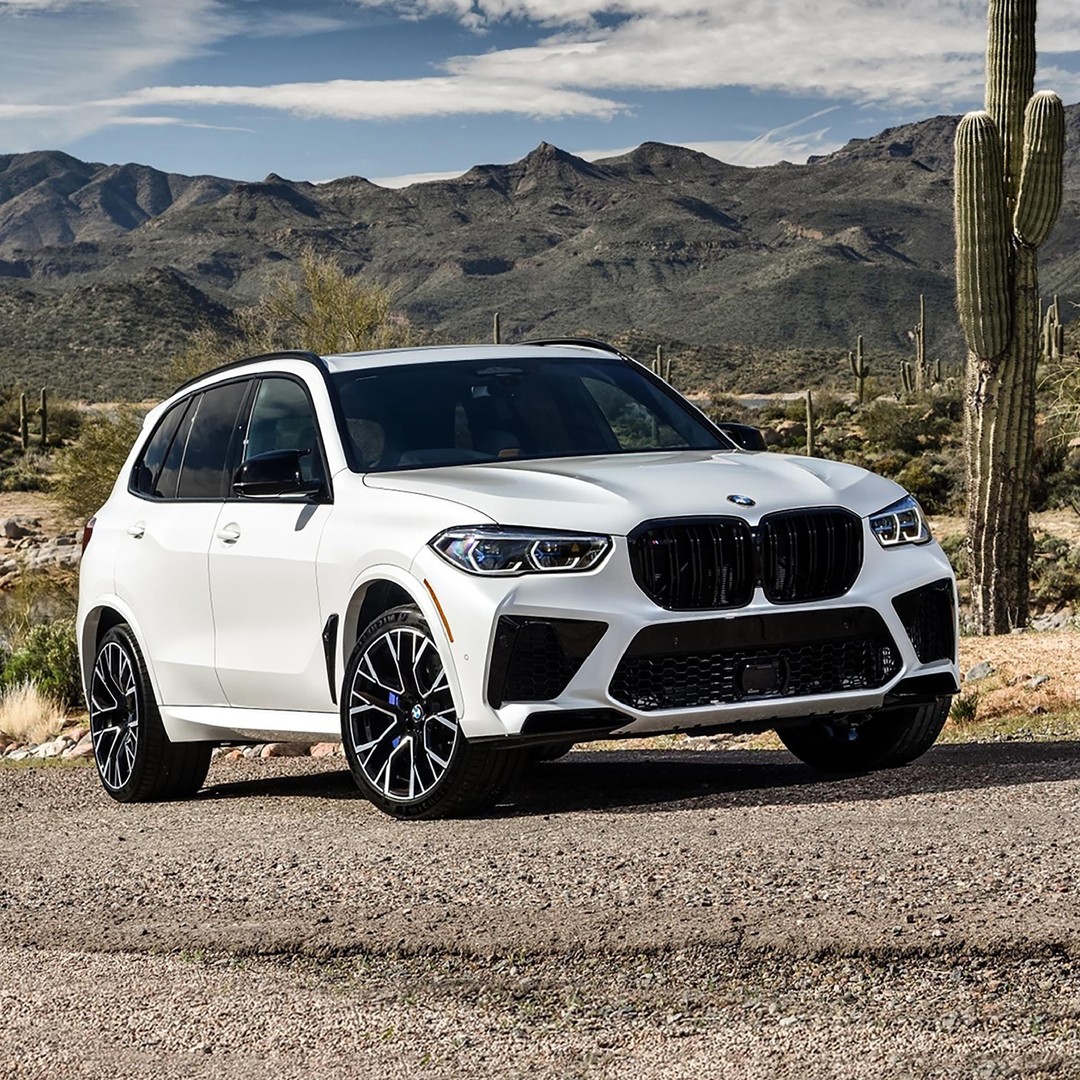 سيارة X5، تجمع بين المظهر والأداء والحرية المطلقة.

#BMWOman #TheX5 #BMWX5