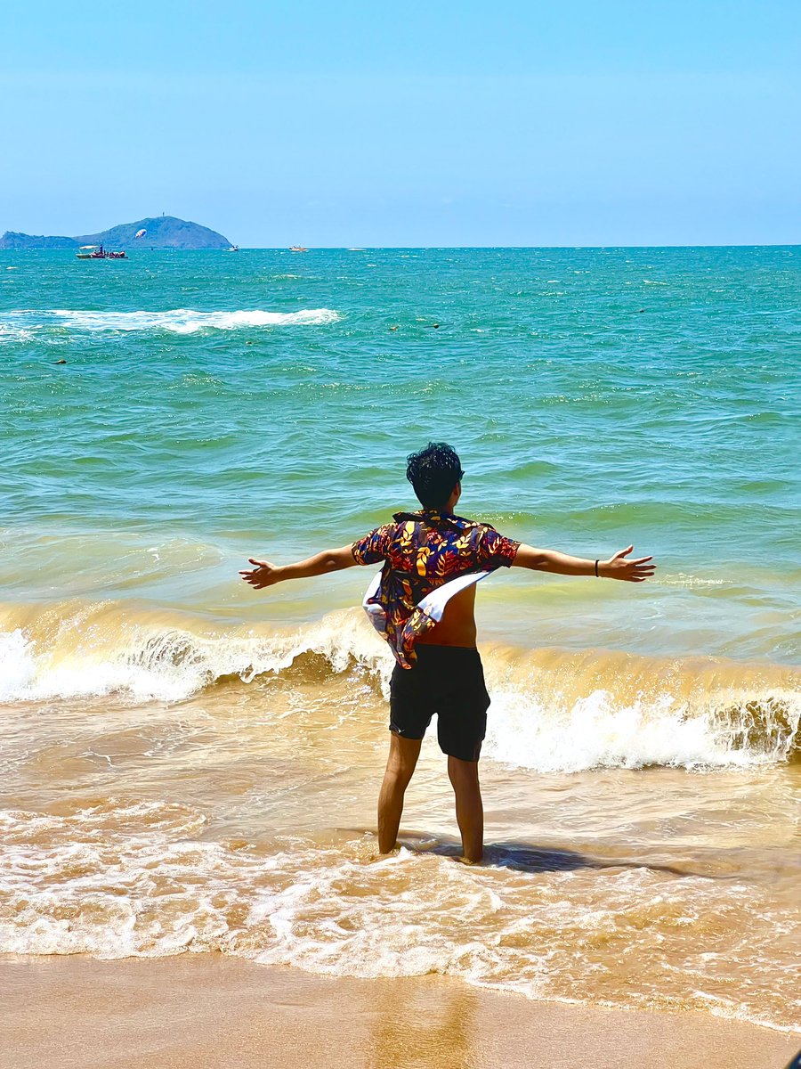masterrxanuj's tweet photo. Calling the waves #goa #bainabeach https://t.co/QFb41Nd30C