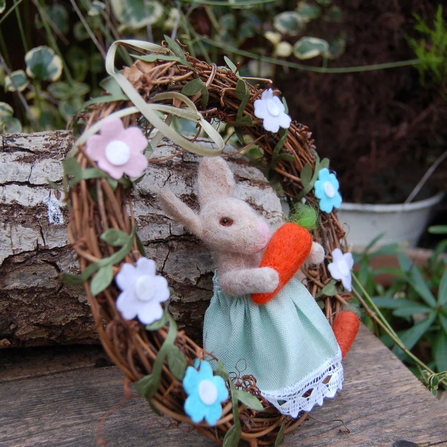 Spring Wreath, Rabbit with carrot,. Window Wrea... - Folksy folksy.com/items/8084272-… #newonfolksy 

#Springwreath