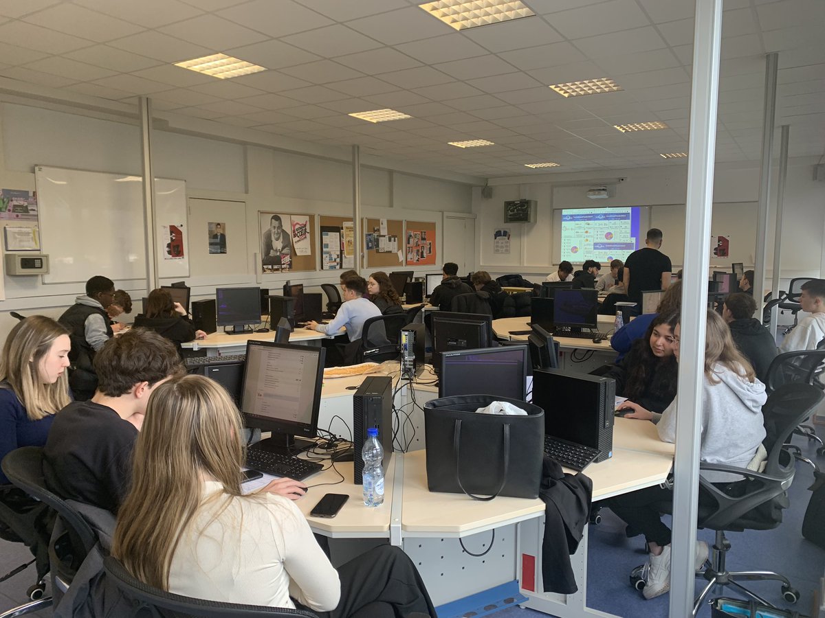 souvanne_jp's tweet photo. Lancement de la demi-finale @Ecogest_Stbg du #ChallengeManagement Une 10ème édition très intense avec 37 classes issues de 13 établissements et 1200 élèves qui vont essayer de qualifier une équipe pour la finale @EMStrasbourg https://t.co/u8lXg0aGG6