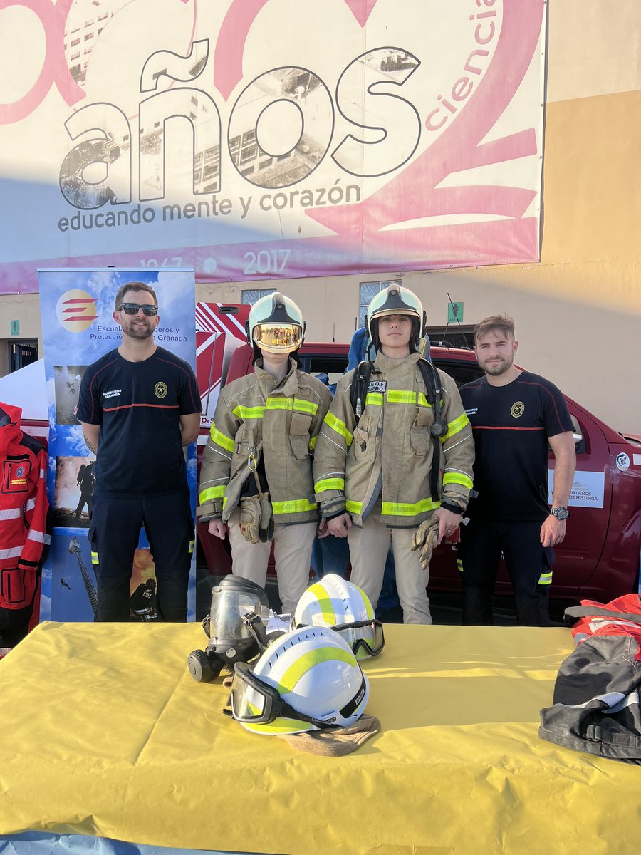 AgustinosGR's tweet photo. Ayer por la tarde tuvo lugar la Feria de las profesiones en la que padres, alumnos y estudiantes de otros centros tuvieron la ocasión de visitar los stands con más de 50 universidades, centros formativos y profesionales de todos los ámbitos. https://t.co/uL9fQG1zSb
