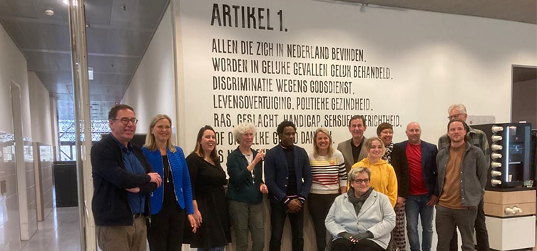 Wat betekent de wijziging van Artikel 1 voor mensen met een beperking?
<a href="/MarijkeJans/">Marijk</a> vertelt hierover tijdens de onthulling van het aangepaste artikel in het provinciehuis van Utrecht.
iederin.nl/aanpassing-art…