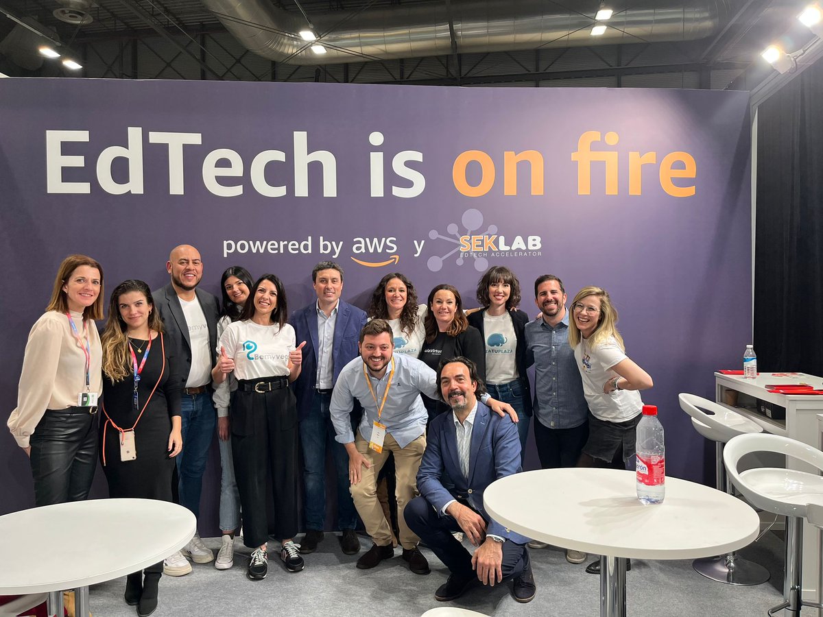 EdtechSpain_Org's tweet photo. Ayer lo petamos en @expoelearning 🚀
Pero nos queda un último día, así que a darlo todo!! #EdTechIsONFire🔥Os recordamos que estamos en el stand (5ELCO7) https://t.co/Hp0m1FCs4x