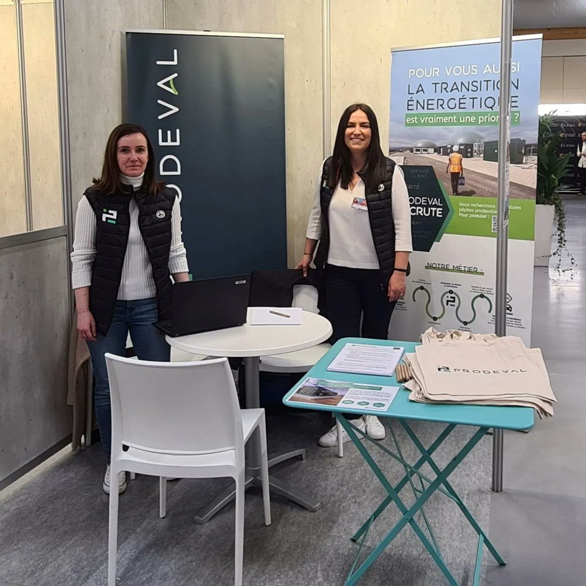 Prodeval_biogas's tweet photo. [ RECRUTEMENT ET ALTERNANCE ] 

Rencontrez-nous aujourd’hui et demain au Salon du #recrutement et de l'#alternance pour découvrir tous les métiers #PRODEVAL !

📍 Palais des Congrès et des expositions, #Valence 

𝙎𝙩𝙖𝙣𝙙 74 

#biogaz #biométhane #gazvert #énergierenouvelable https://t.co/ljgYCtSDf9