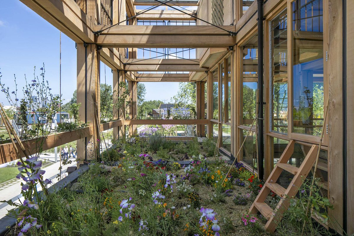 Natural Pavilion by DP6 Architectuurstudio

Built from 95% recycled materials and soon to be repurposed as a research centre and offices 

It’s possible

detail.de/en/de_en/recyc…