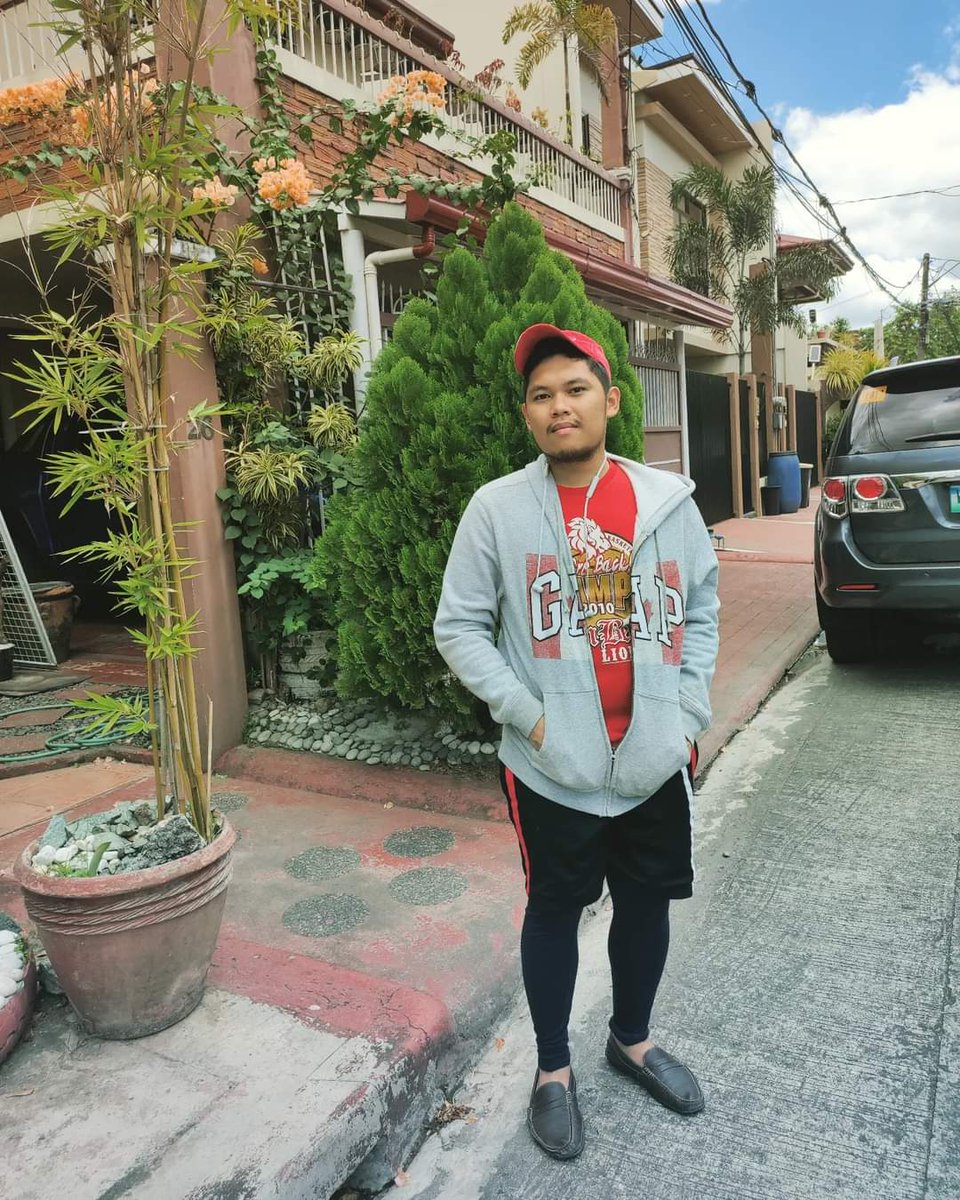 JorenAsuncion's tweet photo. Just chilling in front of our humble abode. It's a nice weather today.
#TGIF
#anotherweekdown https://t.co/sdWymwrHkU