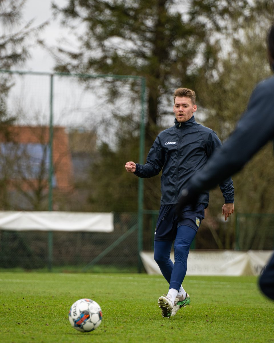 SKBeveren's tweet photo. 📸 // INSIDE TRAINING  

🎟 Tickets voor #SKBAND nu reeds beschikbaar via https://t.co/stFlsOdCOK!

🟡🔵 #wearebeveren https://t.co/wTFzwQxb88