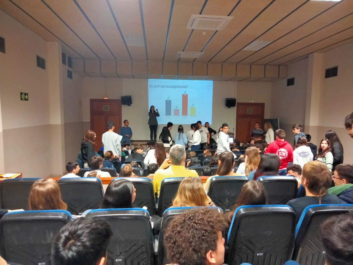 BoscoGlobalONGD's tweet photo. 📢 @SalesiansHorta posa en marxa l'#ApS #Sompartdelcanvi 💪110 estudiants de 4t d'ESO han escollit les temàtiques medi ambient, gènere, desigualtats globals i migració i interculturalitat👉Un projecte de 🌍 #justíciaglobal conjunt amb @SEDCatalunya i finançat per @barcelona_cat https://t.co/DATTExMuVr