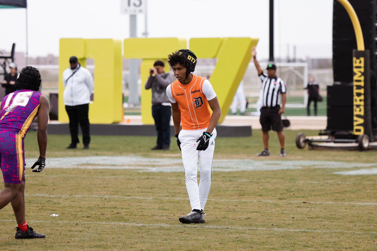 KPatrickHall's tweet photo. I appreciate @EliteAthletes_ for always believing in me๐ค๐พHad a blessed weekend in Arizona, playing for @smsbacademy. Class of 2027 getting ready for @MDFootball
Remember me ๐๐พ @ChadSimmons_ @BrandonHuffman @GregBiggins @Rivals @overtime \|/ #gohardorgohome #justgettingbetter #L https://t.co/0CmhLfZHDD