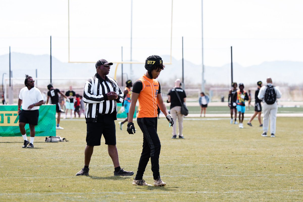 KPatrickHall's tweet photo. I appreciate @EliteAthletes_ for always believing in me๐ค๐พHad a blessed weekend in Arizona, playing for @smsbacademy. Class of 2027 getting ready for @MDFootball
Remember me ๐๐พ @ChadSimmons_ @BrandonHuffman @GregBiggins @Rivals @overtime \|/ #gohardorgohome #justgettingbetter #L https://t.co/0CmhLfZHDD