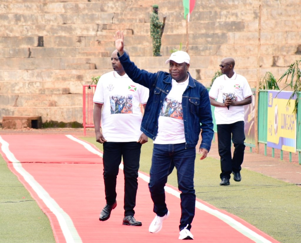 RTNBurundi's tweet photo. #Burundi: Le Président de la République @GeneralNeva honore par sa présence les activités du Forum national des jeunes organisé par le ministère en charge de la jeunesse qui se déroule en  @Gitega au Stade #Ingoma https://t.co/5ILzTaDMCn