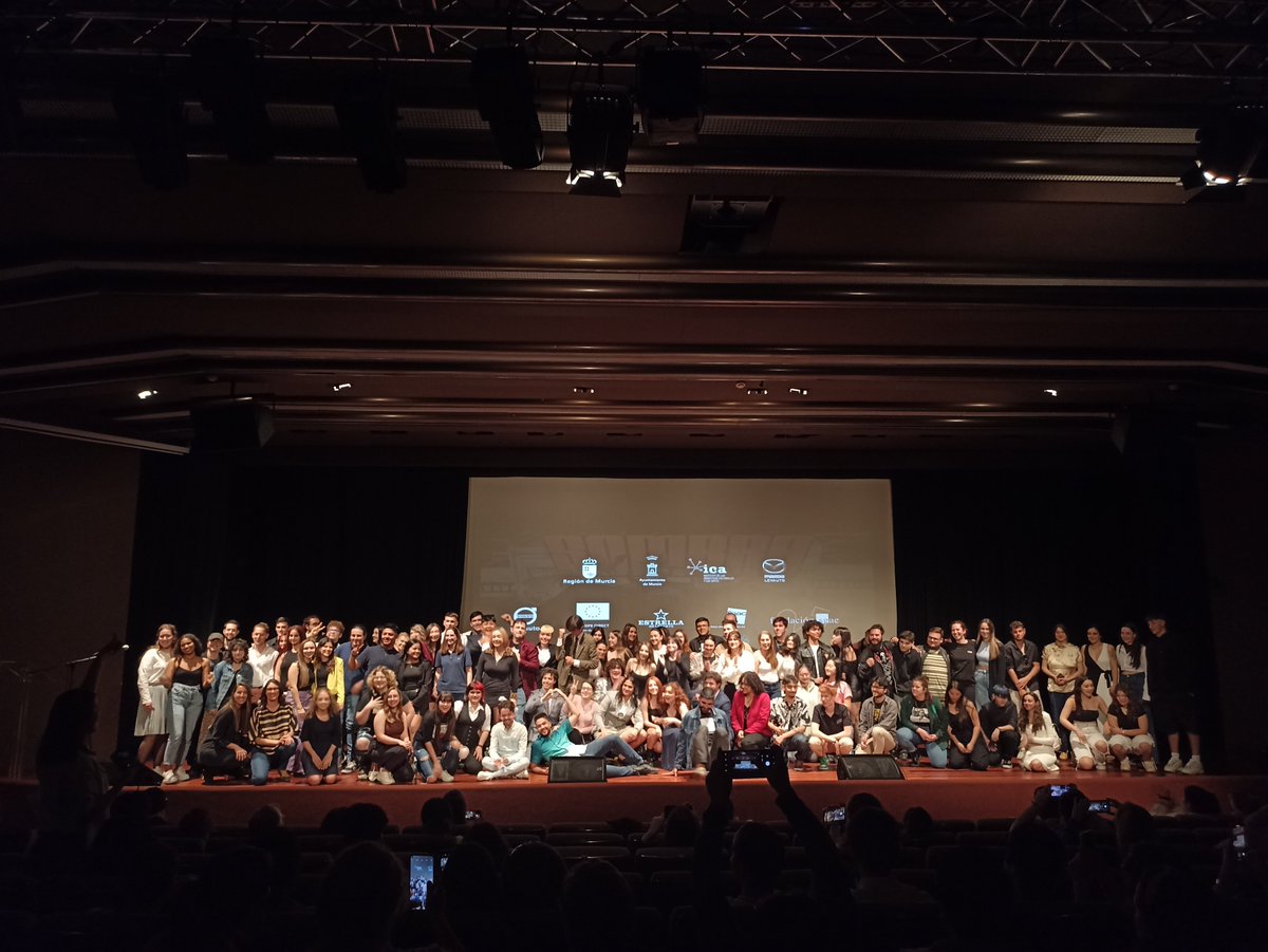 Los estudiantes María Elena Callejón,Paula Carrillo y Santiago Lázaro han ganado la II Edición del premio al mejor corto 'Jóvenes que asombran' en el XII Festival de Cine Fantástico Europeo celebrado en el espacio Mediterráneo de Murcia ¡Enhorabuena! #AACC #FomentandoVocaciones