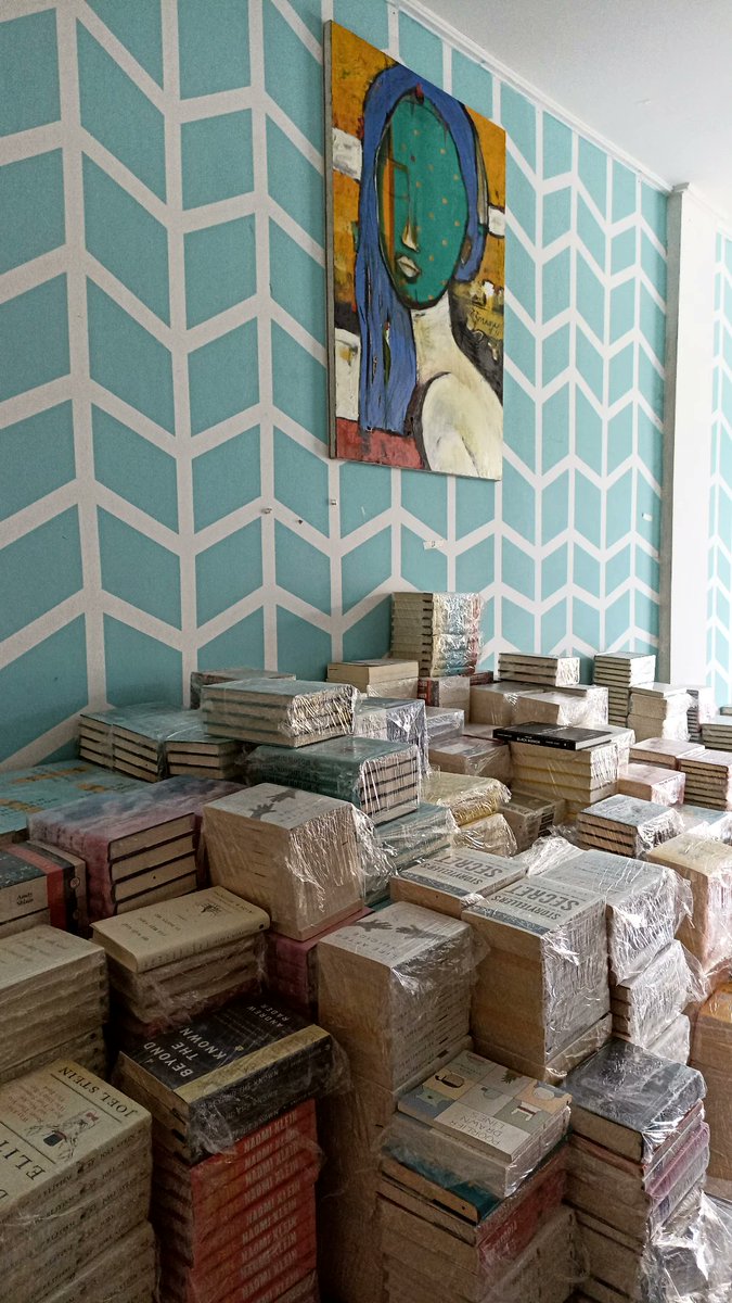 kibikukibooks's tweet image. Hallo guys! 

Kontrak sewa gudang buku kami akan segera berakhir di bulan April dan kami berencana untuk pindah gudang. 

Jadi, kami ngadain Clearance Sale/Moving Out Sale supaya nanti beban pindahannya berkurang. 

Harga buku kami diskon hingga 90%! 

Bantu kami pindahan ya 😄