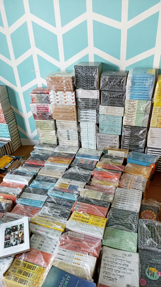 kibikukibooks's tweet image. Hallo guys! 

Kontrak sewa gudang buku kami akan segera berakhir di bulan April dan kami berencana untuk pindah gudang. 

Jadi, kami ngadain Clearance Sale/Moving Out Sale supaya nanti beban pindahannya berkurang. 

Harga buku kami diskon hingga 90%! 

Bantu kami pindahan ya 😄