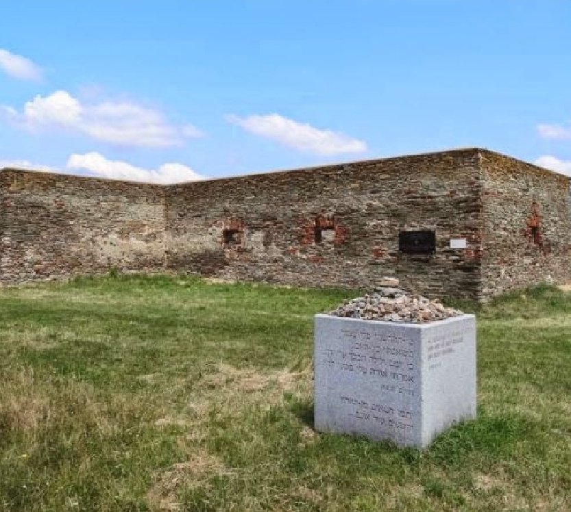 Letnapark's tweet photo. #NSPARTY
24.3.1945 *Massaker von #Rechnitz*, Burgenland: In dem sog. #Endphaseverbrechen werden 180-200 ungarische Juden, zur Zwangsarbeit rekrutiert, von Partygästen der #Batthyány|s & örtlicher #Gestapo erschossen. Die Bevölkerung hilft vertuschen & bei der Flucht der Täter. https://t.co/fEQujhWsPf