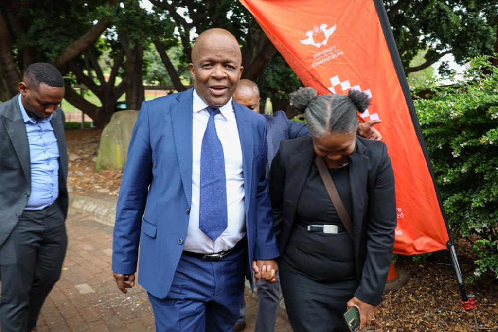 CommsZA's tweet image. Minister of @MondliGungubel_ together with DM @PhillyMapulane and the VC @go2uj and TU arriving for the Launch of the TUT AI Hub

#TUTAIHub
#AfricaAI4all
#AfricanAI