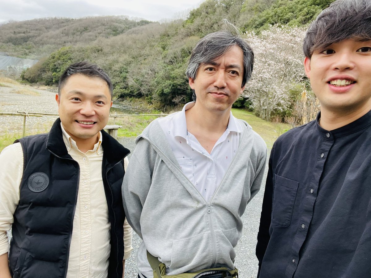 Ryyyyu03's tweet photo. 本日は土屋本社にお伺いしました！
業界トップ👑を独走する会社幹部の方達と意見交換できて最高です！
本社事務の方も良い方達で感動しました😭
高浜社長の本も頂き、お昼も一緒してくれて帰りも送ってくれる神みたいな方達でした、、😳
重訪盛り上げていきます🔥

#重度訪問介護
#ホームケア土屋 https://t.co/ncV9hq15hg
