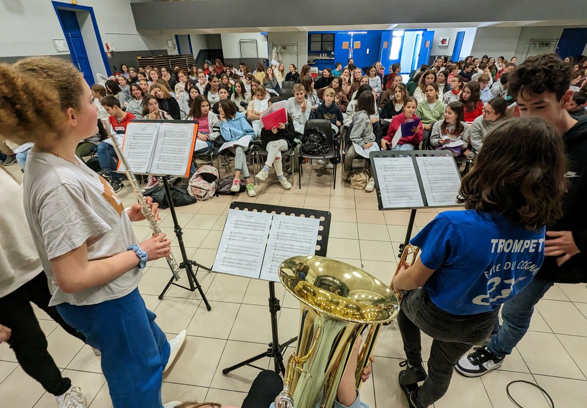 ClgMauriceGenev's tweet photo. Retour en images et sons sur la journée de répétition des élèves de l'option chorale 🎶🎶🎶
@ClgMauriceGenev @Jean_Lartaut @LamotheLeslie1 @sandrinegaucher #Montlieu #Baignes #Archiac 
📌 Rendez-vous les 15 et 16 mai à Barbezieux 😎 https://t.co/Y6qJi7gzu9
