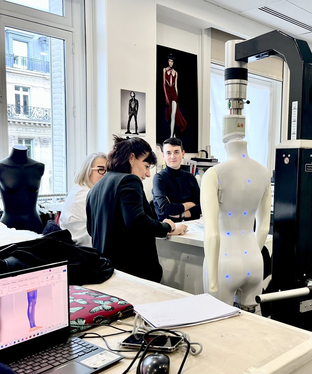 Une nouvelle collaboration est née entre <a href="/Mugler/">MUGLER</a> et <a href="/Euveka_/">EUVEKA</a> ! 🔥😍

Le travail mené par vos équipes est incroyable et nous sommes fiers de vous avoir à nos côtés pour mener à bien cette grande révolution technologique de l’industrie textile ! #mannequin #euveka #mugler