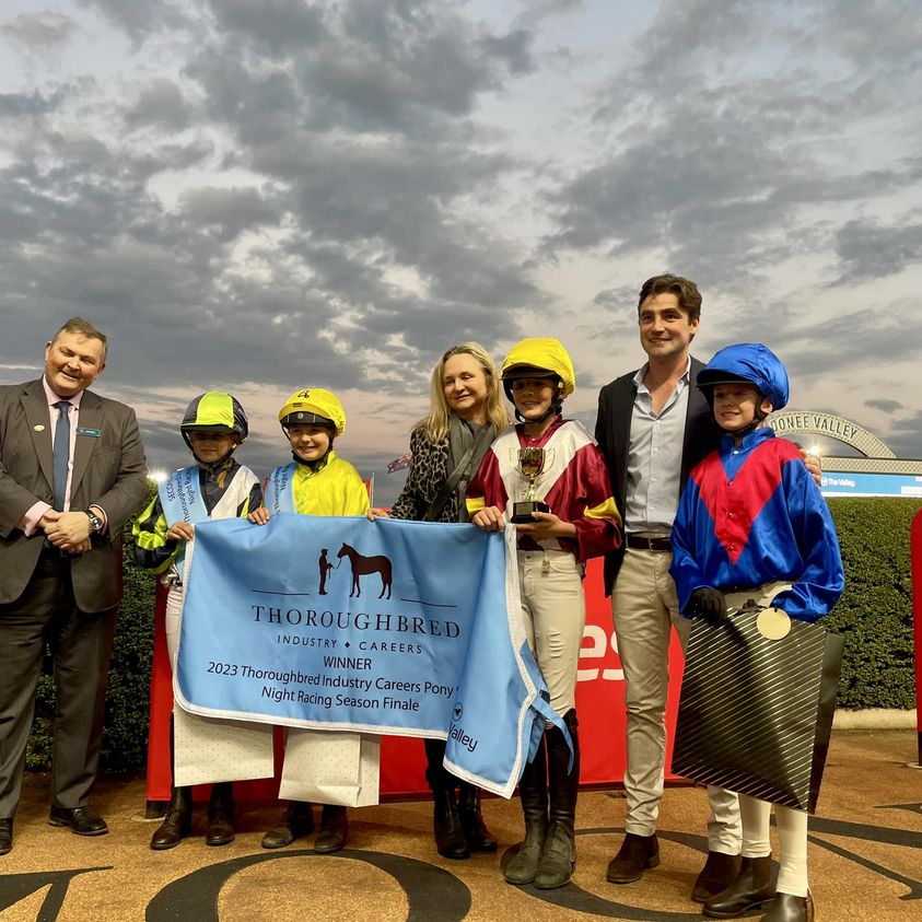 Racing.com tweet media