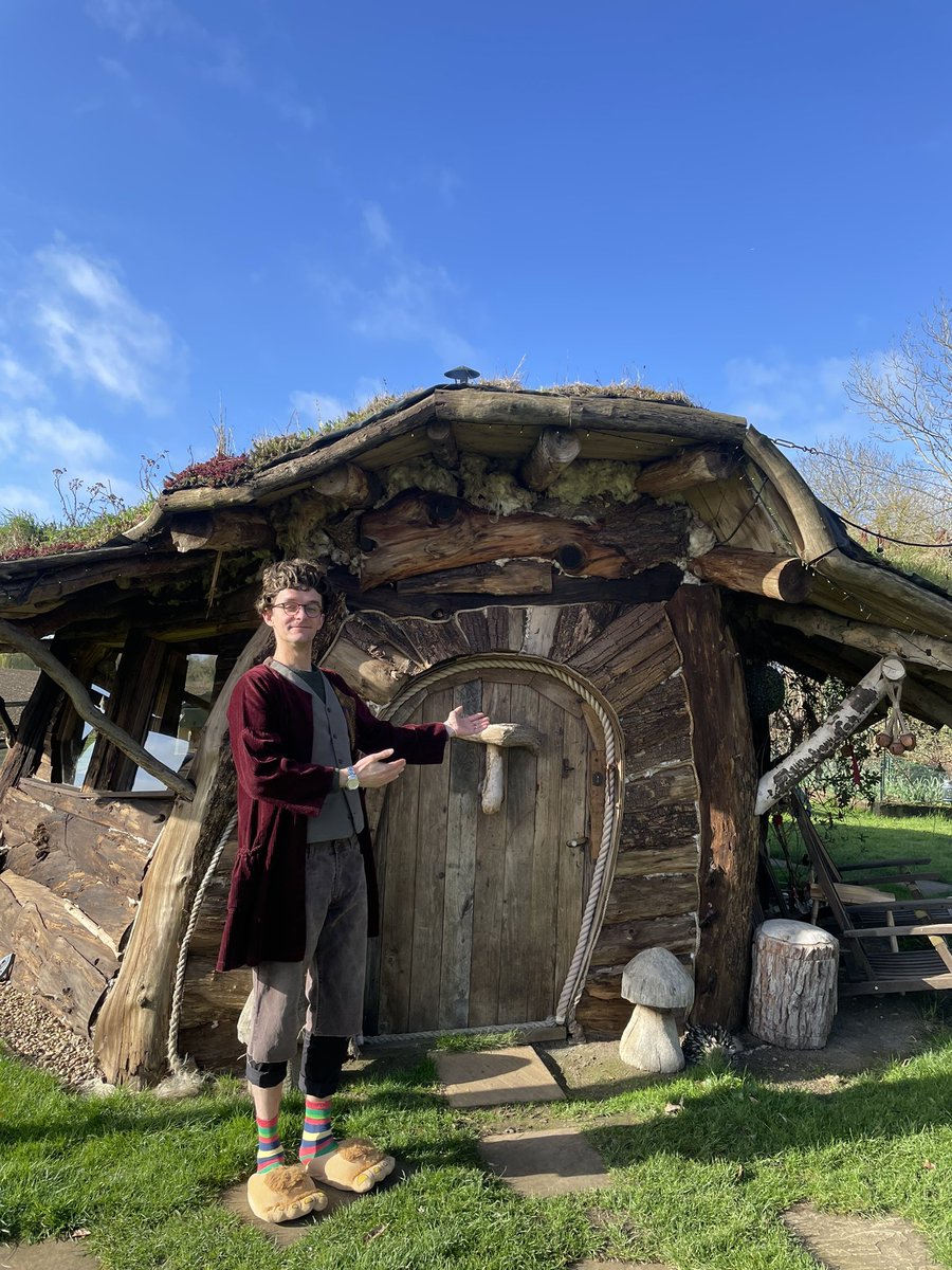 I am a serious journalist… 😂 

(Yes, the Hobbit House in Dodford has a dressing up box!)

<a href="/BBCNorthampton/">BBC Northamptonshire</a> <a href="/AmosAnnabel/">Annabel Amos</a>