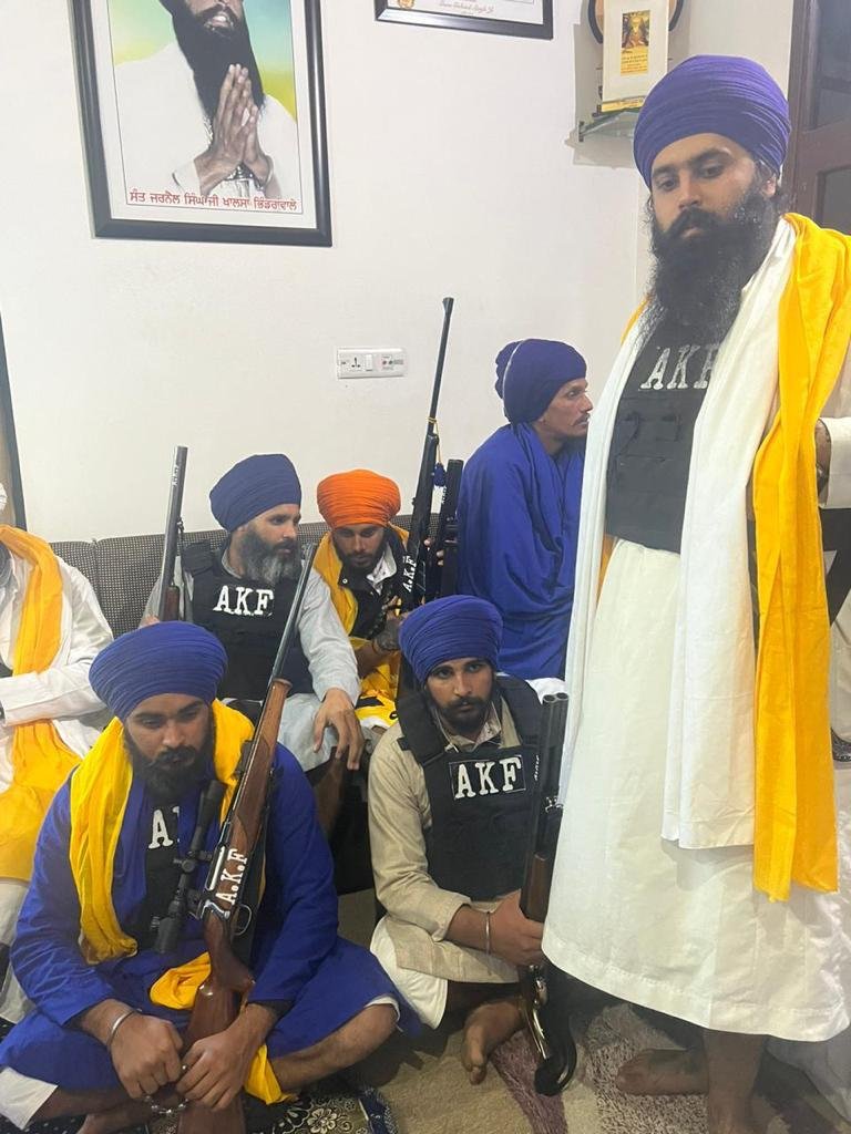 _peacekeeper2's tweet photo. Terrorist Amritpal Singh planned on line similar to PFI to form a separate militia, "Anandpur Khalsa Force"(AKF) for armed Khalistan movement.

The campaign received support from our beggar neighbour #Pakistan who supplied them arms while their own people were fighting for flour https://t.co/2nWHKUwDfC
