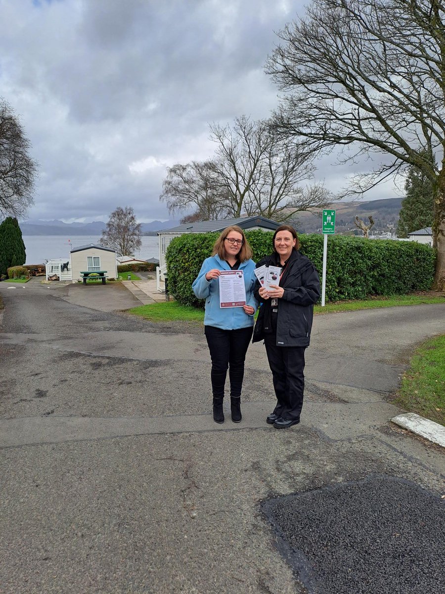 abewdhq's tweet image. “Fit a smoke alarm in your caravan! – CSA’s Johnstone &amp;amp; Reed @RosneathP Caravan Park spreading the word on Caravan Safety – There are almost 100 caravan fires each year.  SFRS CARAVAN SAFETY poster is worth a read to ensure you continue to enjoy your holidaying in a caravan