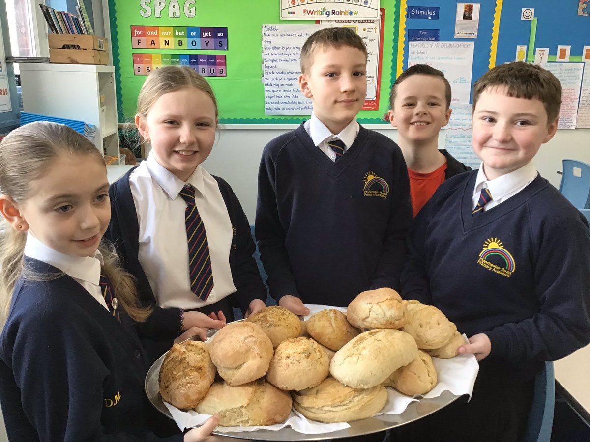 MRPAyear5a's tweet image. Serving fresh loaves 😃🥖🍞